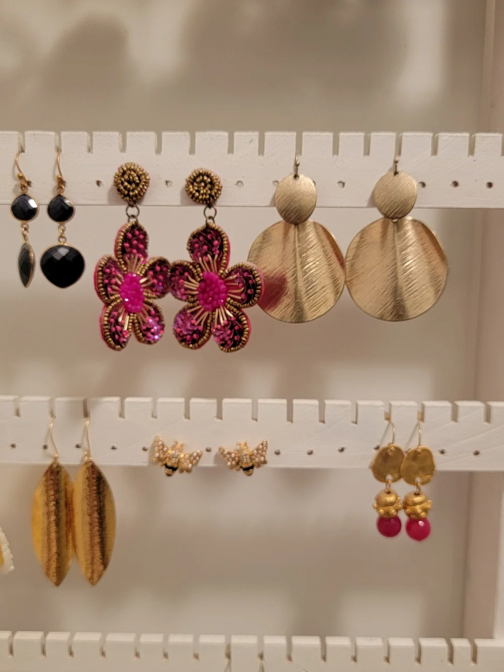 Wall-Mounted White Jewelry Organizer Rack - Home Storage & Organization